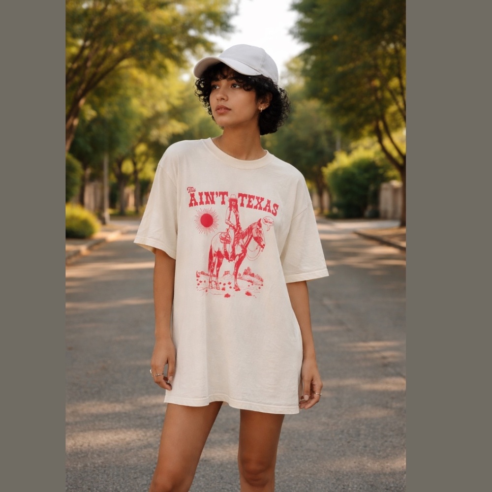 Vintage Western Retro Graphic Tee,This Aint Texas NWOT  Sz Med, Ivory/Tomato Red